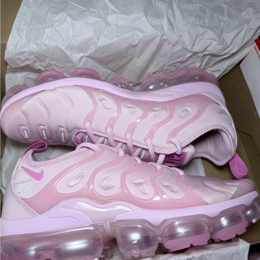 Nike Air VaporMax Plus in Light Pink
